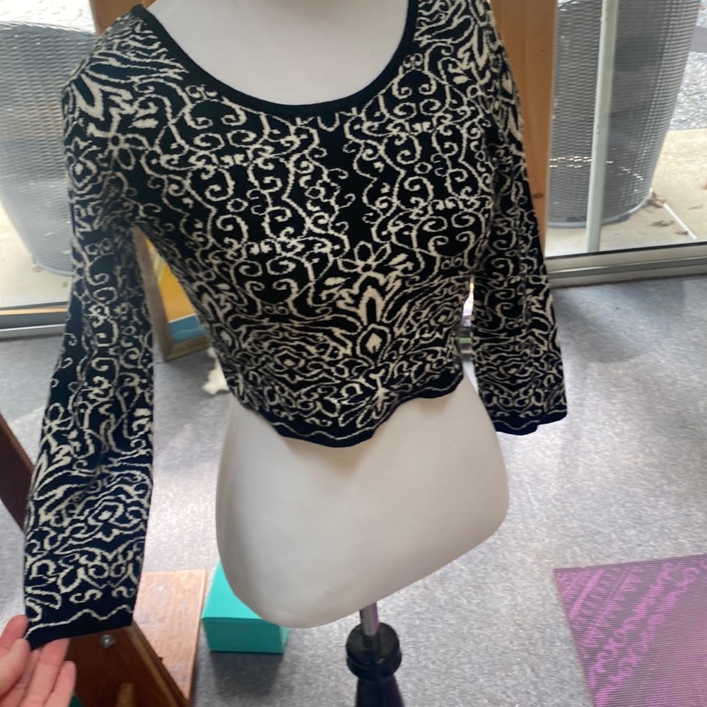 Crop top sweater